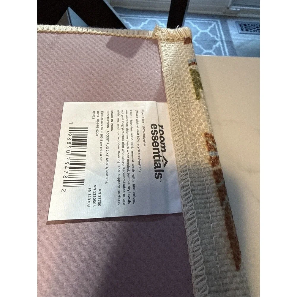 Room Essentials 24 X 36 Machine Washable Accent Rug Leaves New!